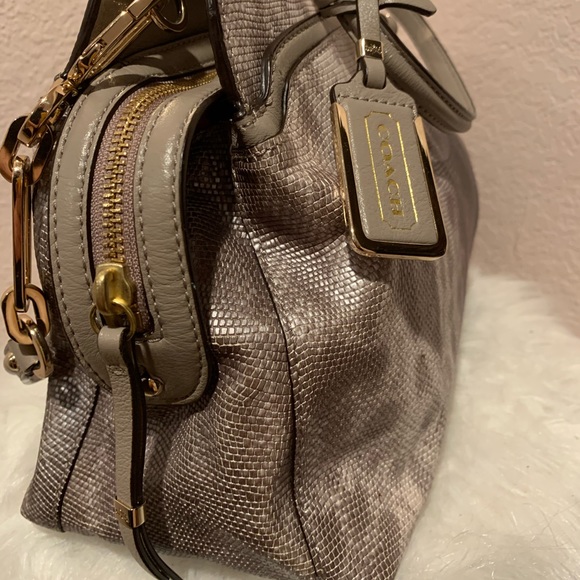 Previously owned Coach handbag! - Picture 2 of 8